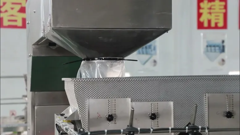 Chips , nuts vertical packing machine bag labeling machine